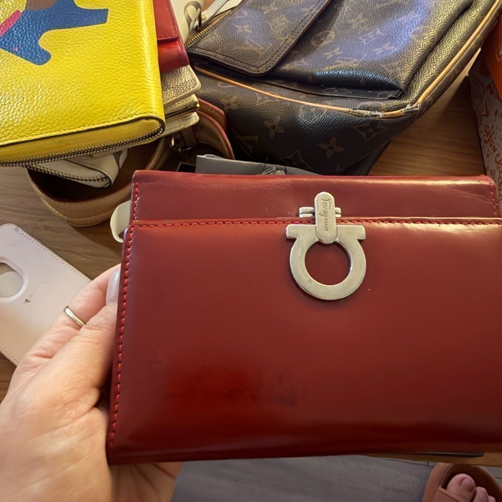Ferragamo vintage Wallet
Elegant Red Leather Women's Wallet - Picture 3 of 5